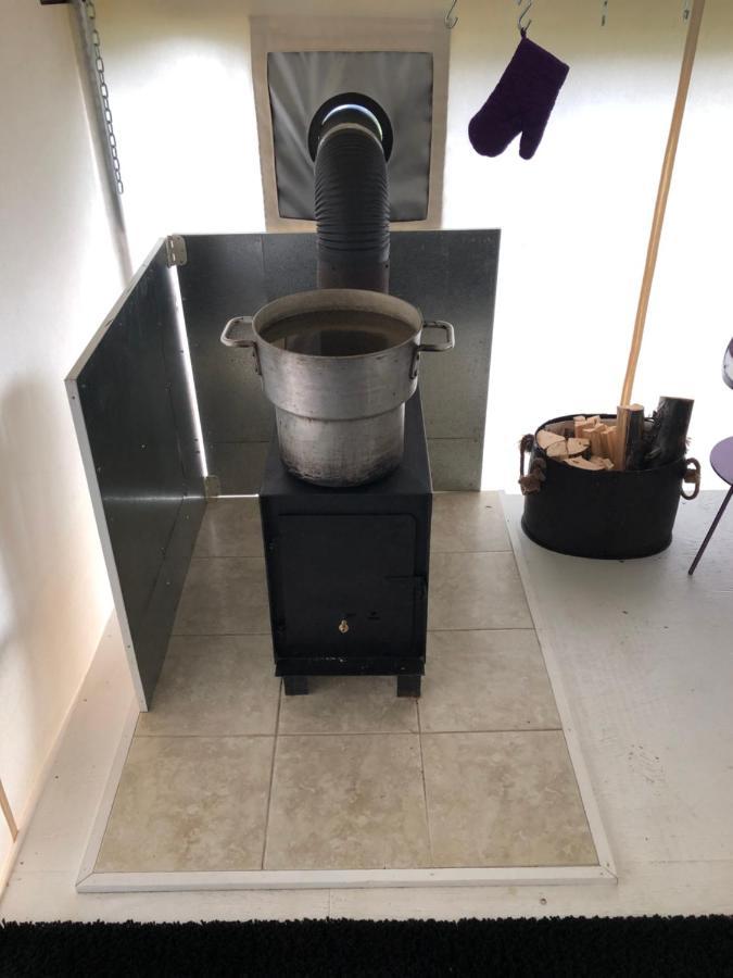 ホテル Vines And Puppies Glamping Hideaway Jade City エクステリア 写真